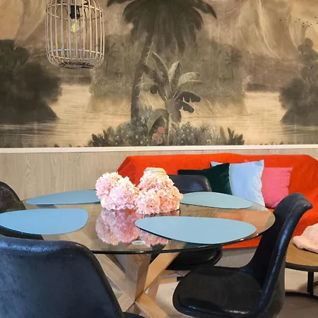 Luxury Singular Orange Saint-Jacques-de-Compostelle